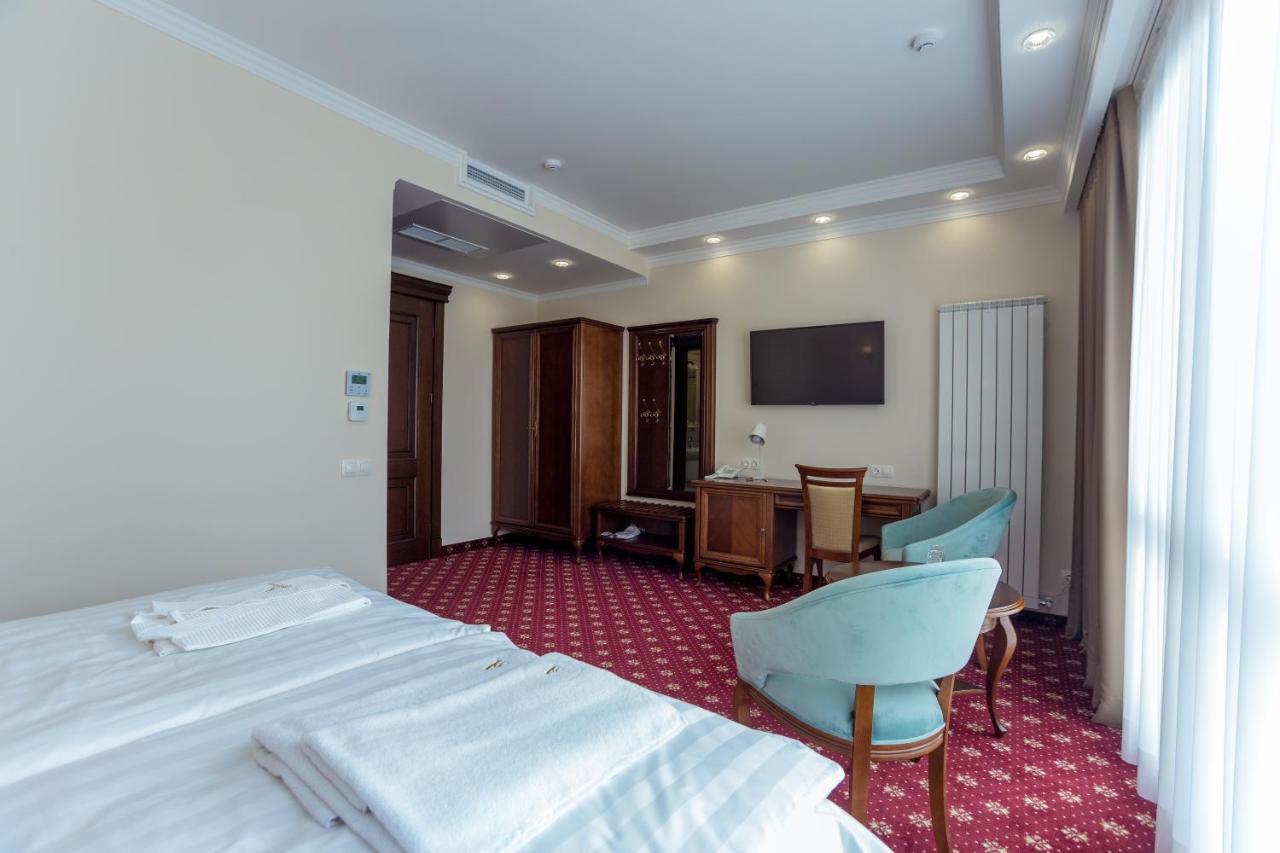 Ambassador Hotel تشيسيناو المظهر الخارجي الصورة