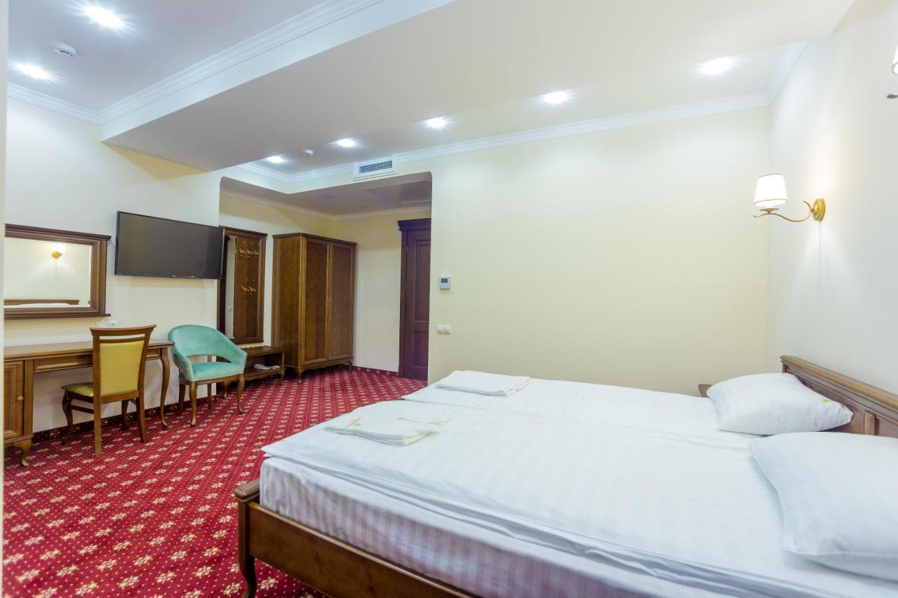 Ambassador Hotel تشيسيناو المظهر الخارجي الصورة
