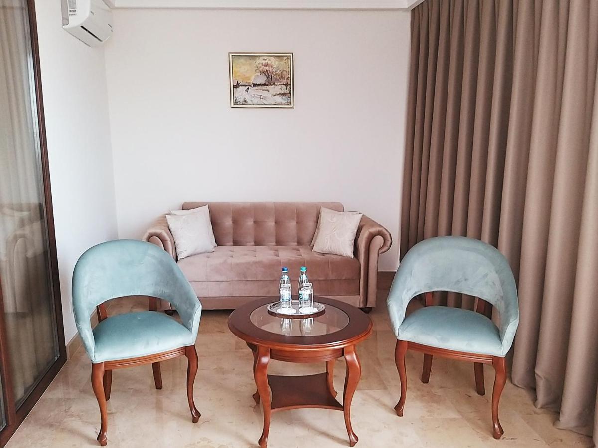 Ambassador Hotel تشيسيناو المظهر الخارجي الصورة